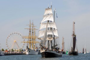 Hanse Sail in Rostock (Bildquelle: Tourismuszentrale Rostock & Warnemünde, Tel.: 0381-381 2984 / touristinfo@rostock.de / Foto: Zimmermann)